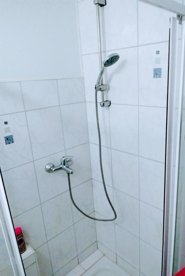 Julia'S Monteur Oase - Premium Apartment Exklusiv Fuer Solo-Reisende 埃内佩塔尔 外观 照片